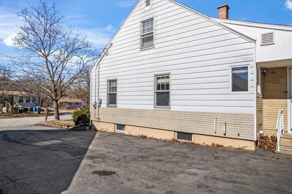 27 Drew Street Lewiston ME 04240