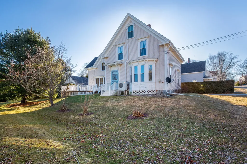 10 Willow Street Camden ME 04843