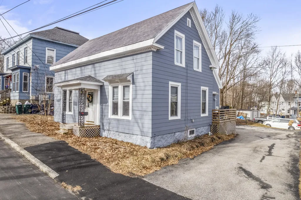 102 Bradbury Street Biddeford ME 04005