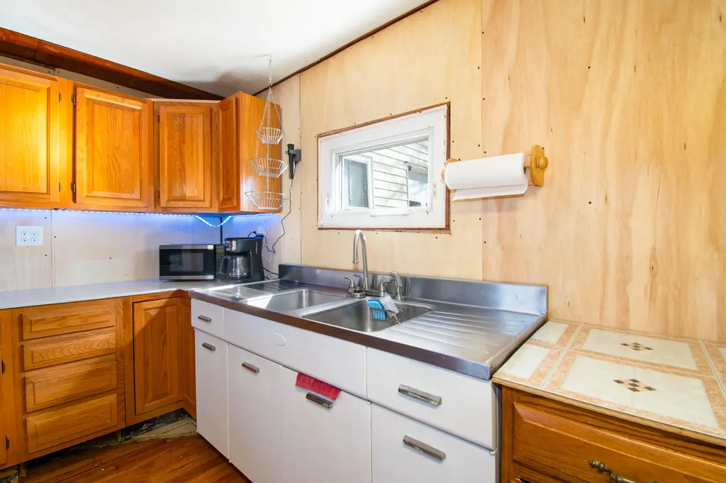 18 Ludwig Road Dresden ME 04342