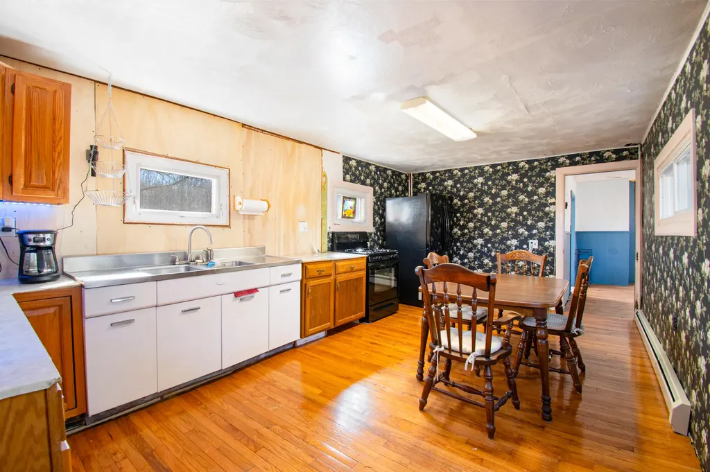 18 Ludwig Road Dresden ME 04342