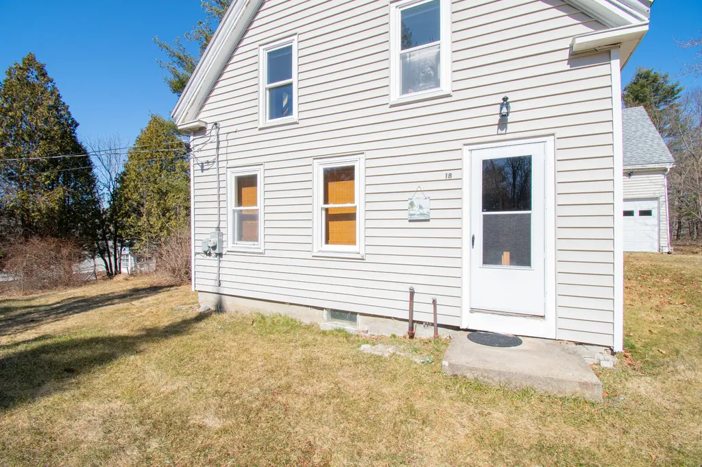 18 Ludwig Road Dresden ME 04342