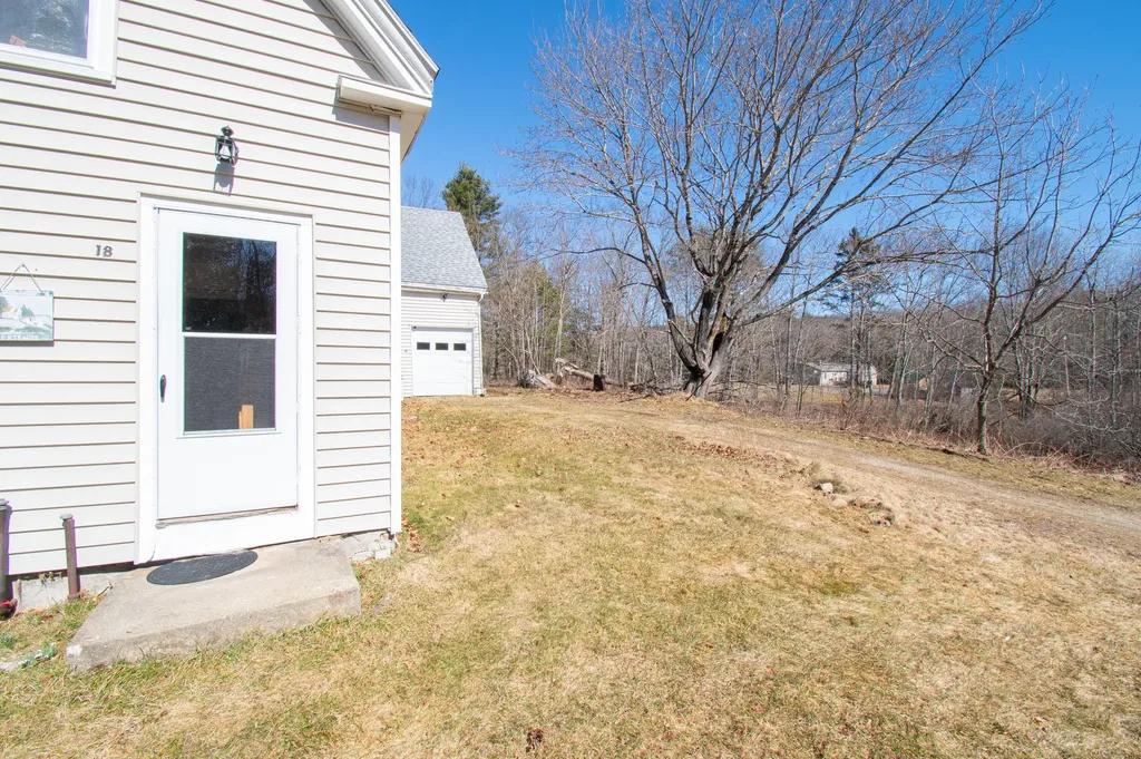 18 Ludwig Road Dresden ME 04342