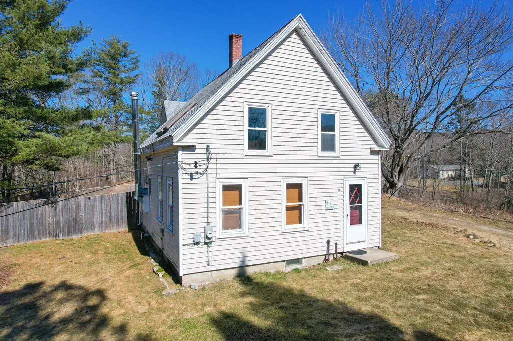 18 Ludwig Road Dresden ME 04342