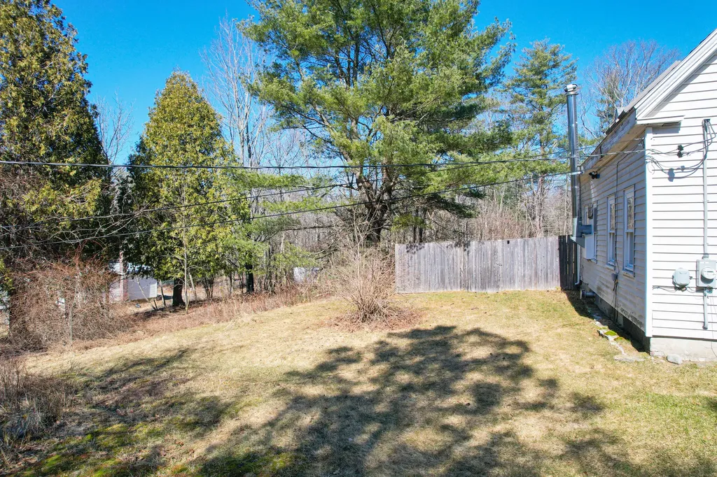 18 Ludwig Road Dresden ME 04342