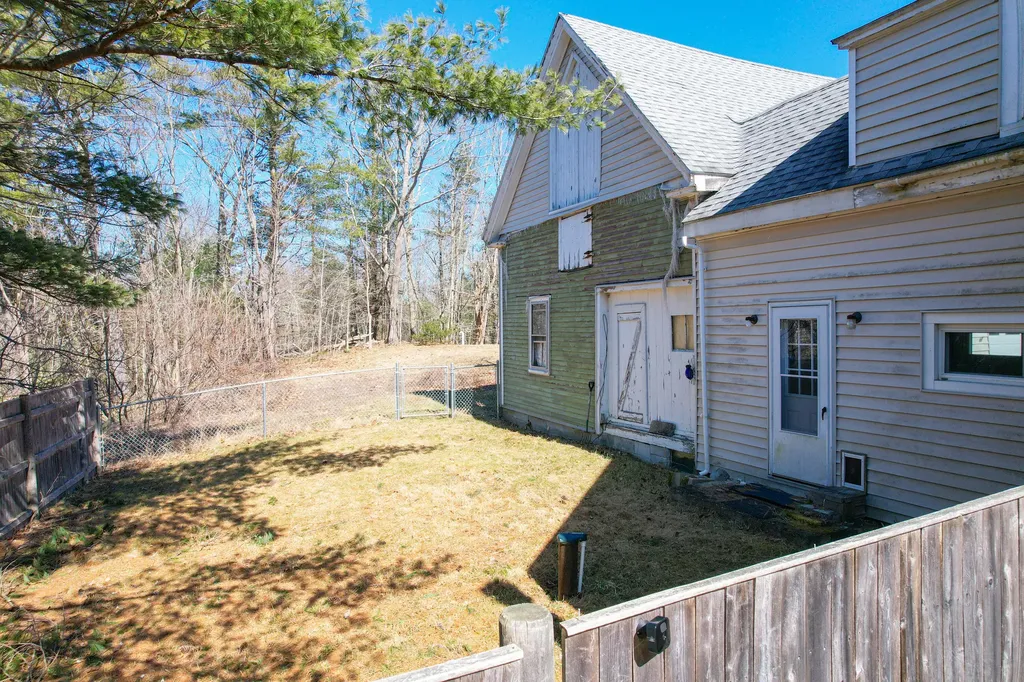 18 Ludwig Road Dresden ME 04342