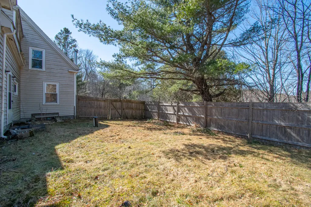 18 Ludwig Road Dresden ME 04342