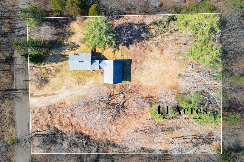 18 Ludwig Road Dresden ME 04342