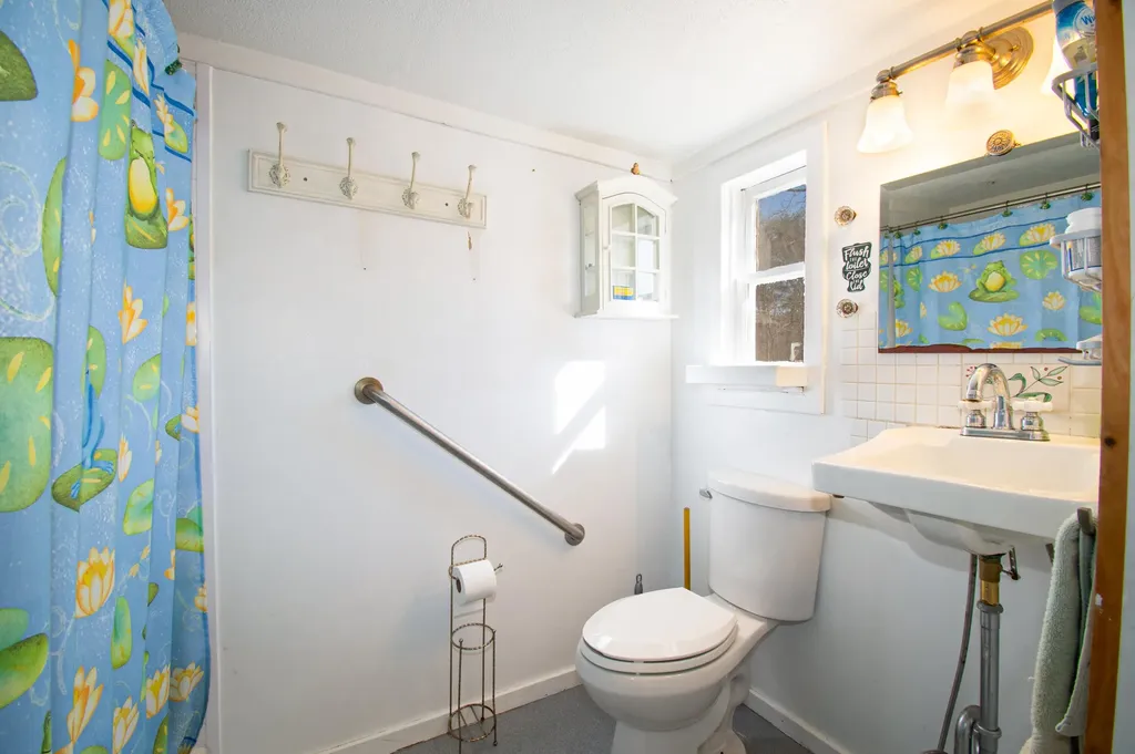 18 Ludwig Road Dresden ME 04342