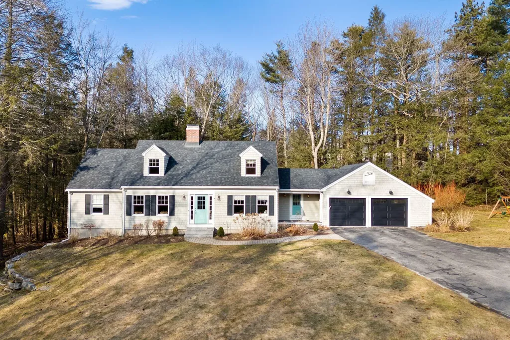 31 Hedgerow Drive Falmouth ME 04105