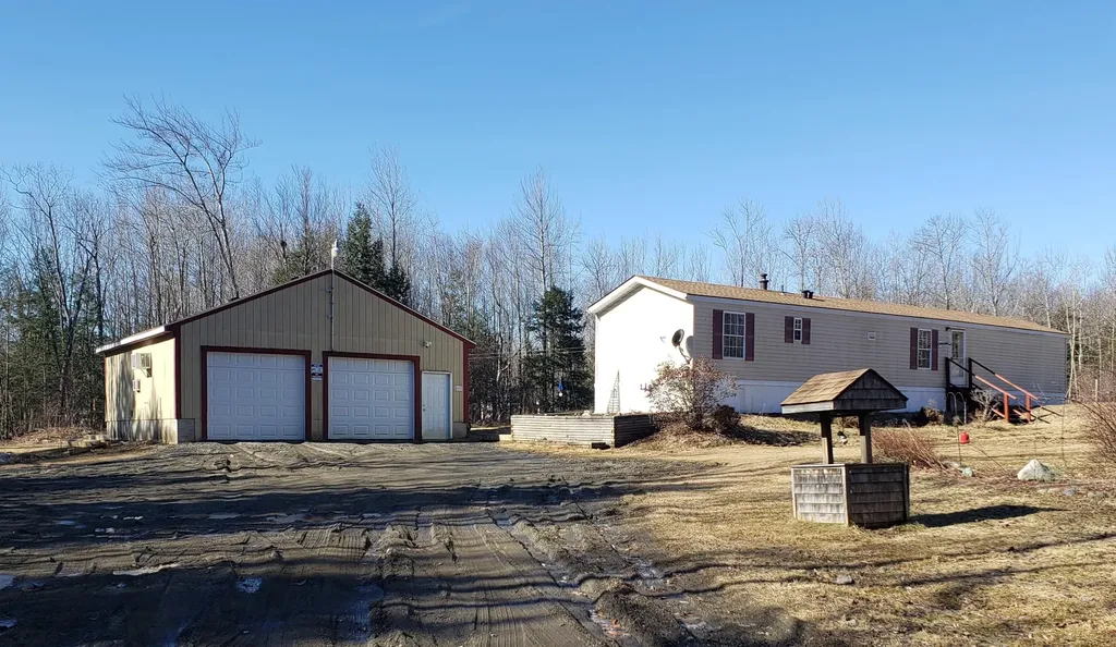 12 Madeline Drive Oakland ME 04963