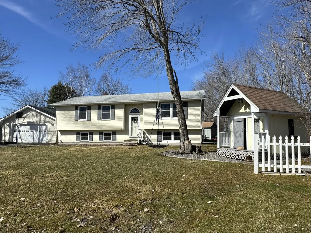 68 Lorraine Avenue Brewer ME 04412