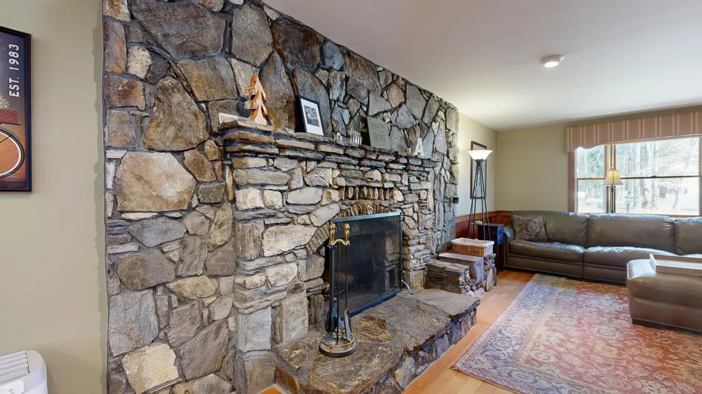 4 Southridge Lane Lewiston ME 04240