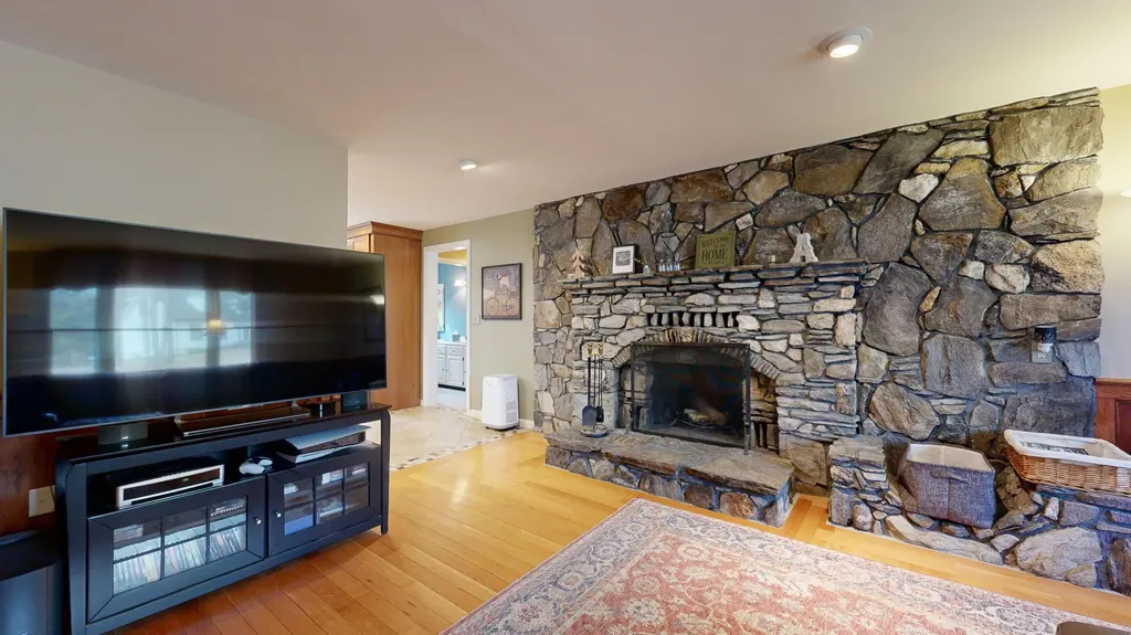 4 Southridge Lane Lewiston ME 04240