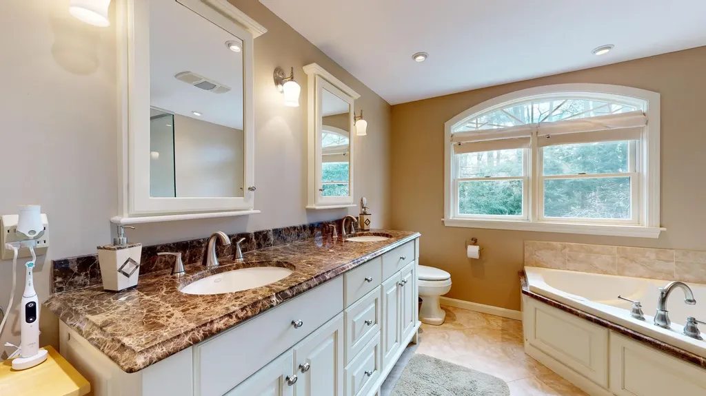4 Southridge Lane Lewiston ME 04240