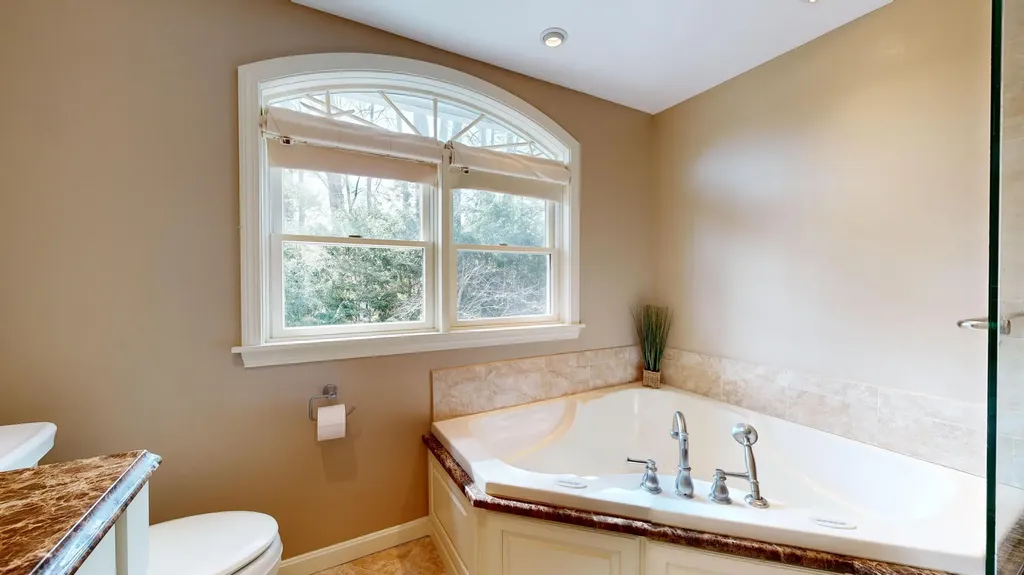 4 Southridge Lane Lewiston ME 04240