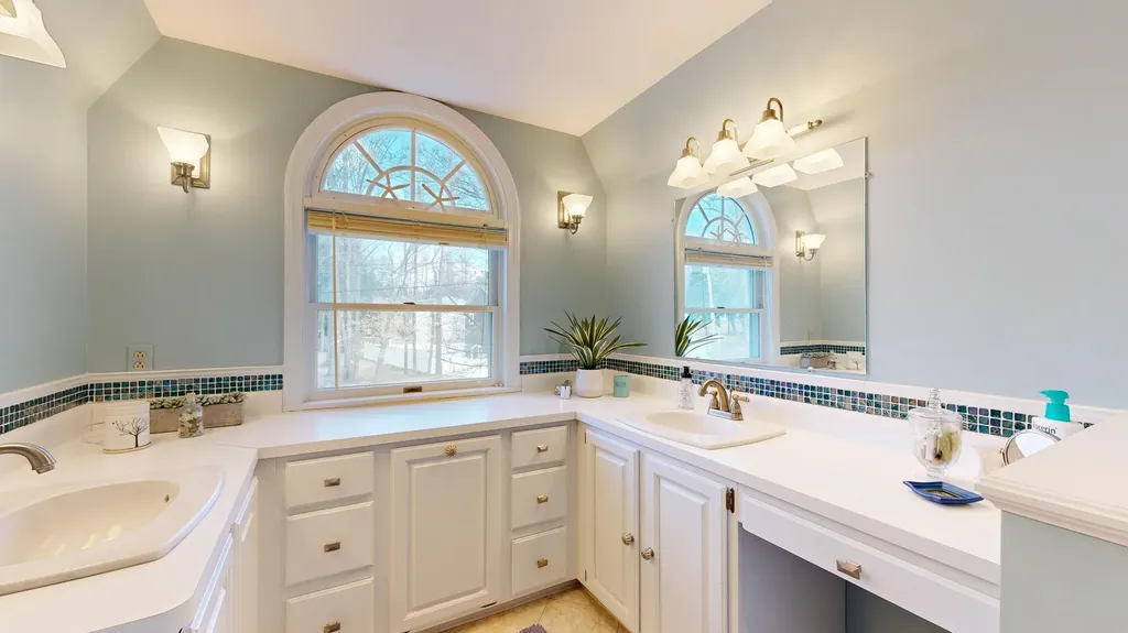4 Southridge Lane Lewiston ME 04240