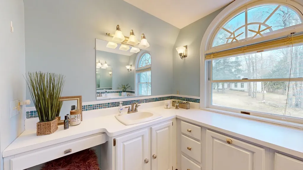 4 Southridge Lane Lewiston ME 04240