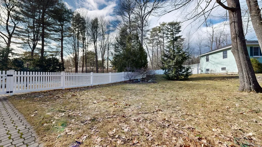 4 Southridge Lane Lewiston ME 04240
