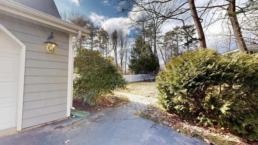 4 Southridge Lane Lewiston ME 04240