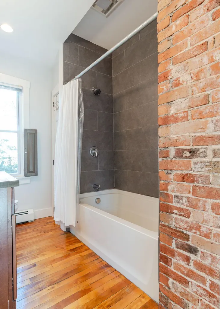 31 Brackett Street Portland ME 04102