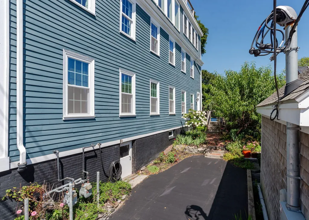31 Brackett Street Portland ME 04102