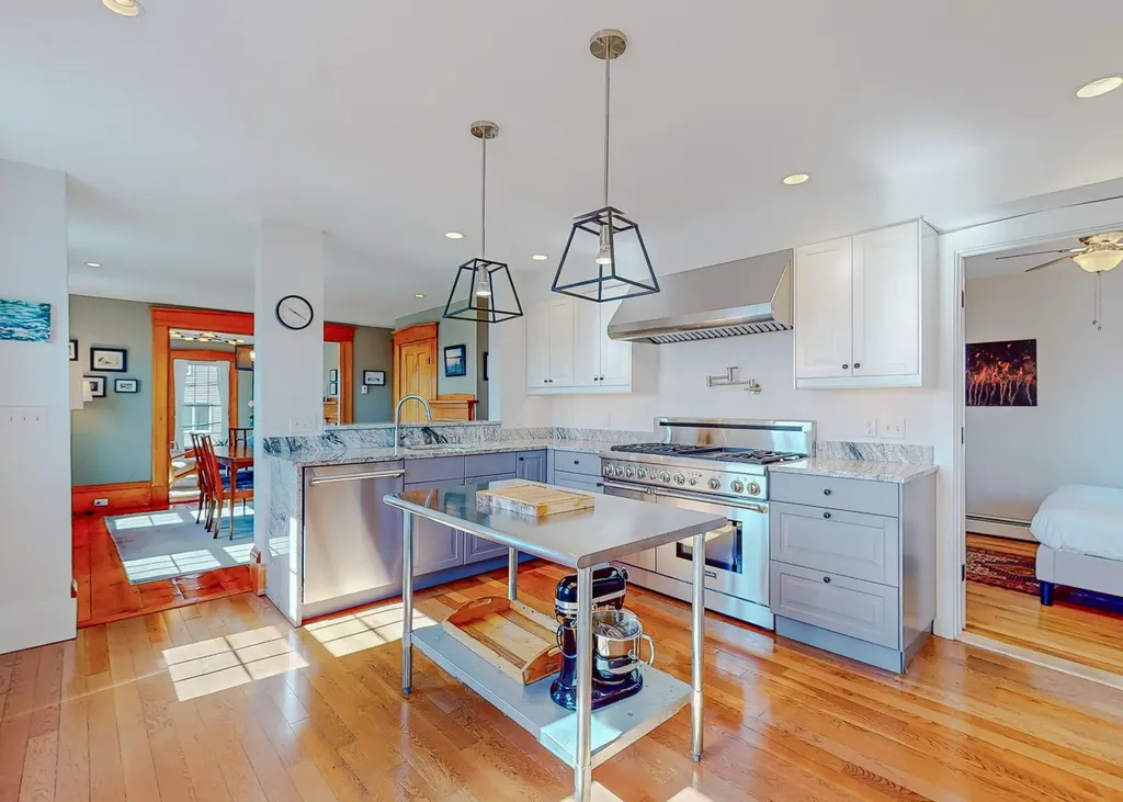 31 Brackett Street Portland ME 04102