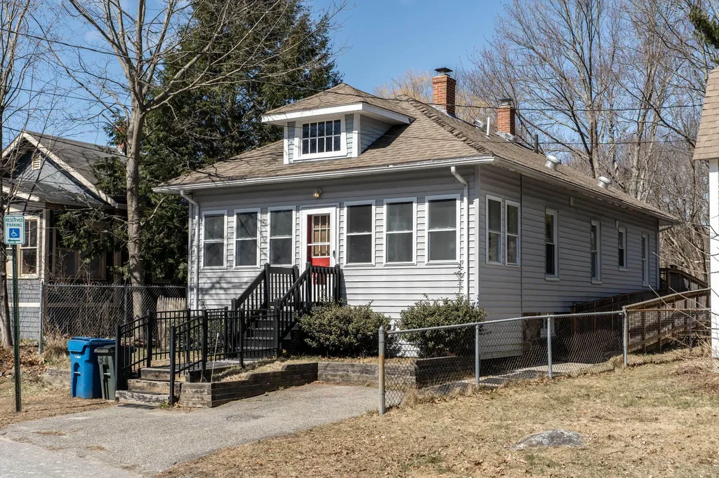 30 Woodlawn Avenue Portland ME 04103