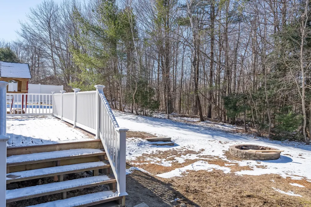 686 Brighton Hill Road Minot ME 04258