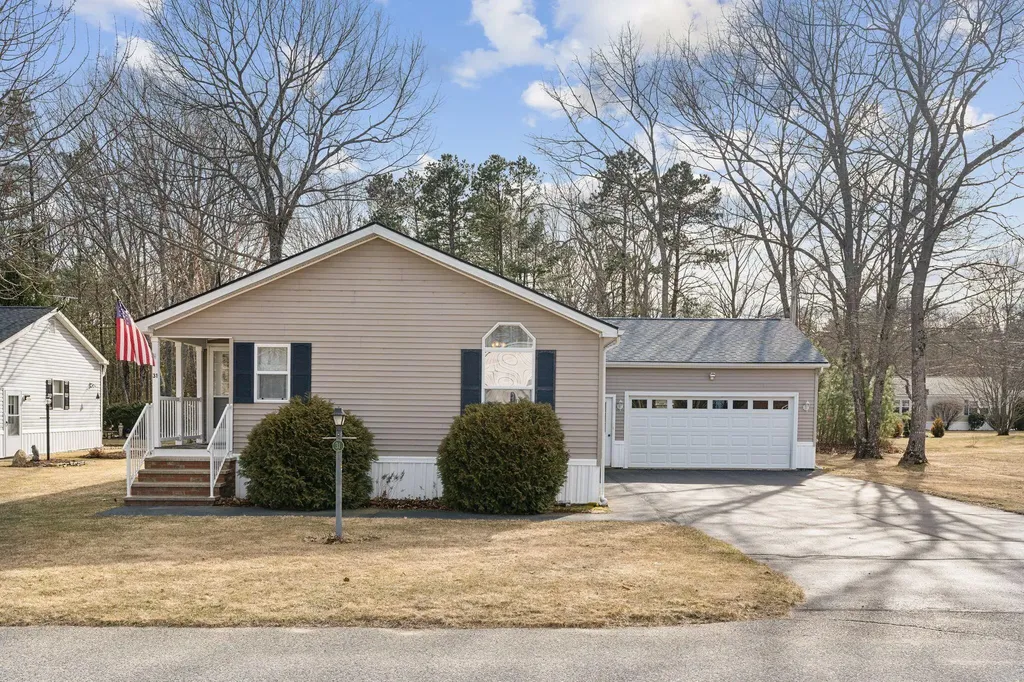 31 Candlewood Drive Lyman ME 04002
