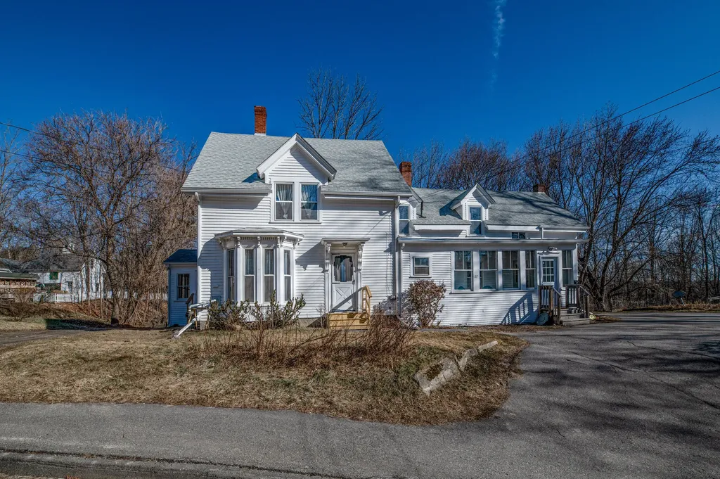 27 Northern Avenue Farmingdale ME 04344