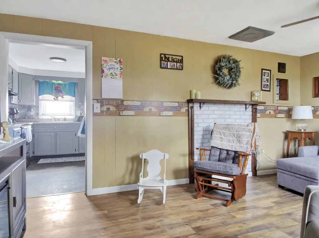 35 Stable Road Richmond ME 04357