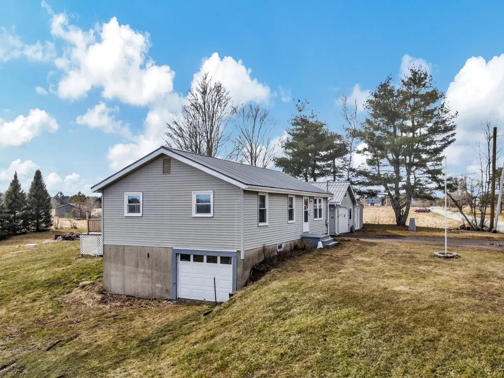 35 Stable Road Richmond ME 04357