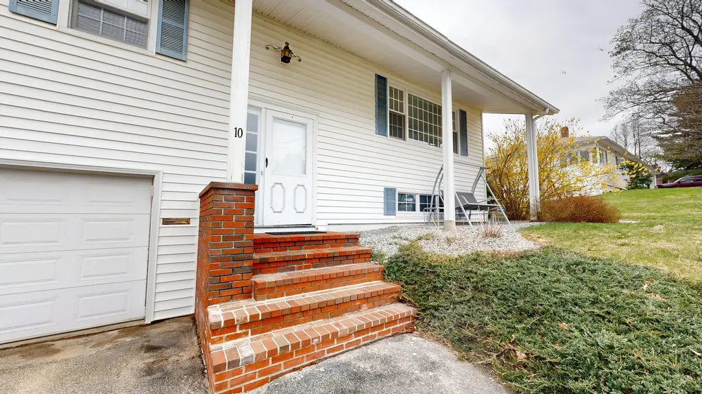 10 Clearwater Avenue Lewiston ME 04240