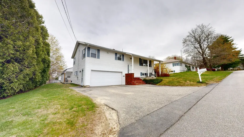 10 Clearwater Avenue Lewiston ME 04240
