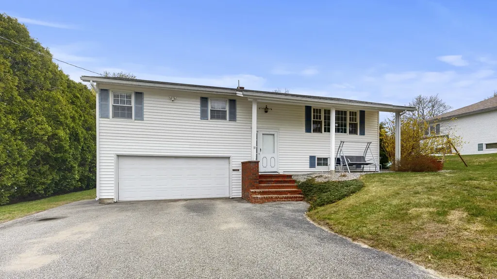10 Clearwater Avenue Lewiston ME 04240