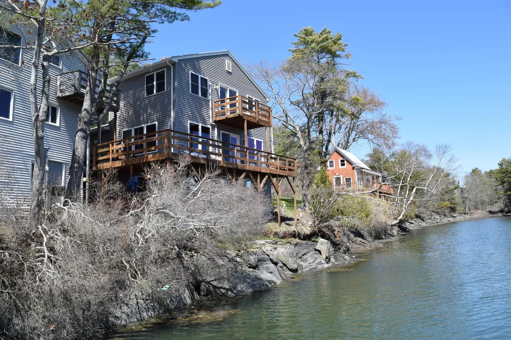 8 Camelot Place Harpswell ME 04079