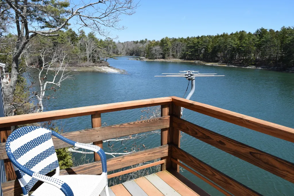8 Camelot Place Harpswell ME 04079