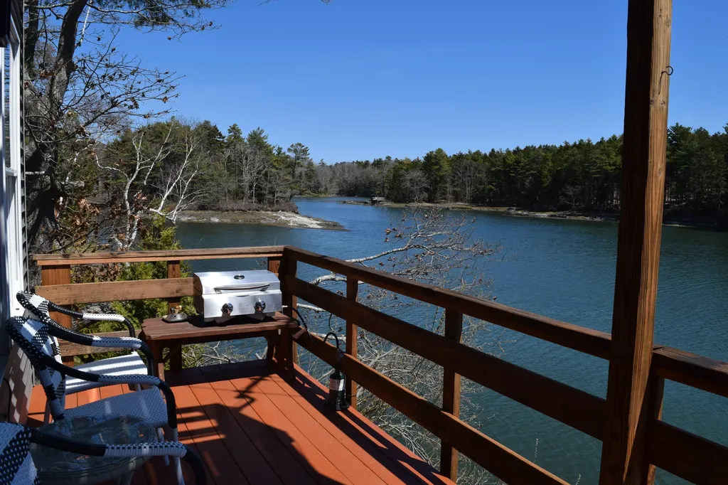 8 Camelot Place Harpswell ME 04079