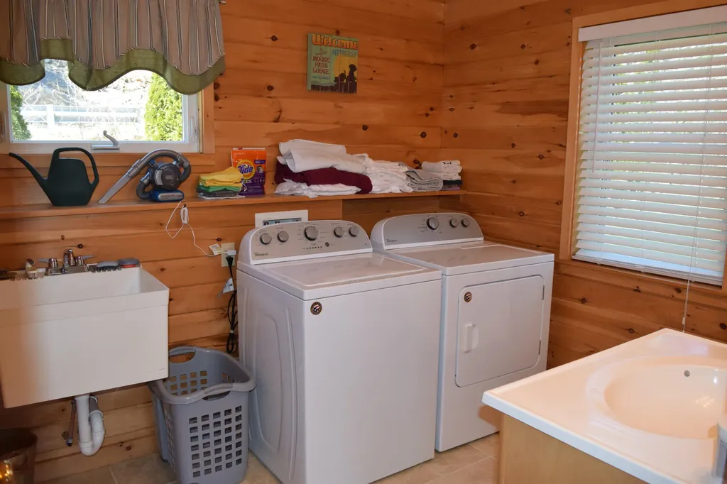 8 Camelot Place Harpswell ME 04079