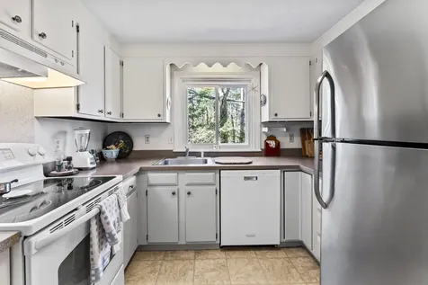 68 Applegate Lane Falmouth ME 04105