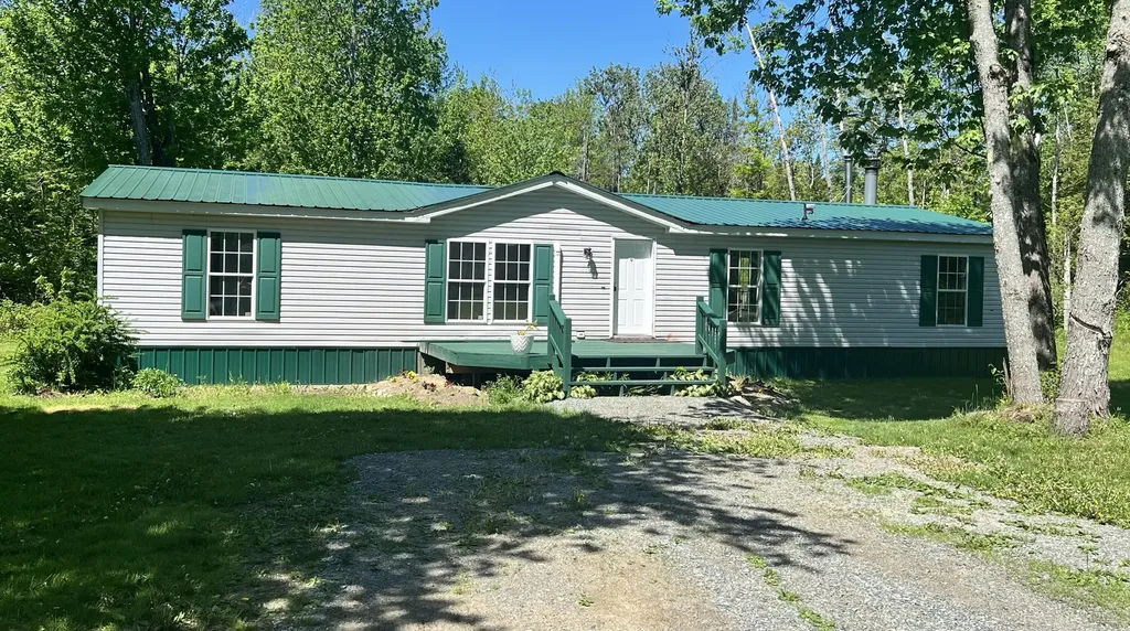 14 Amber Lane Hudson ME 04449