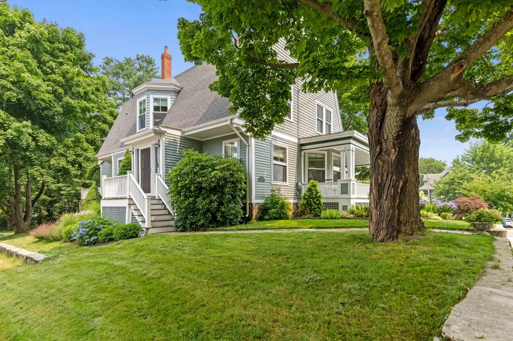 9 Forest Road Cape Elizabeth ME 04107