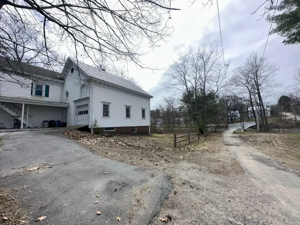 10 Weston Street Skowhegan ME 04976