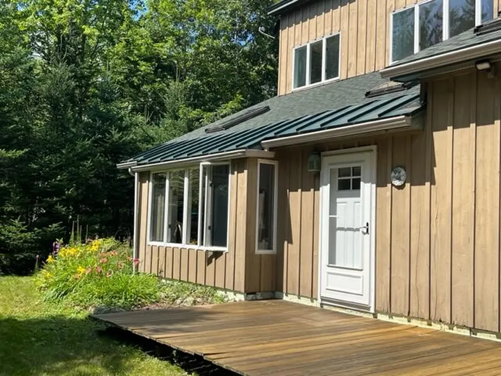 17 Carlisle Road Surry ME 04684
