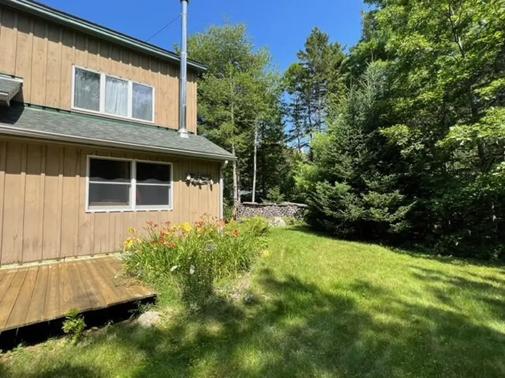 17 Carlisle Road Surry ME 04684