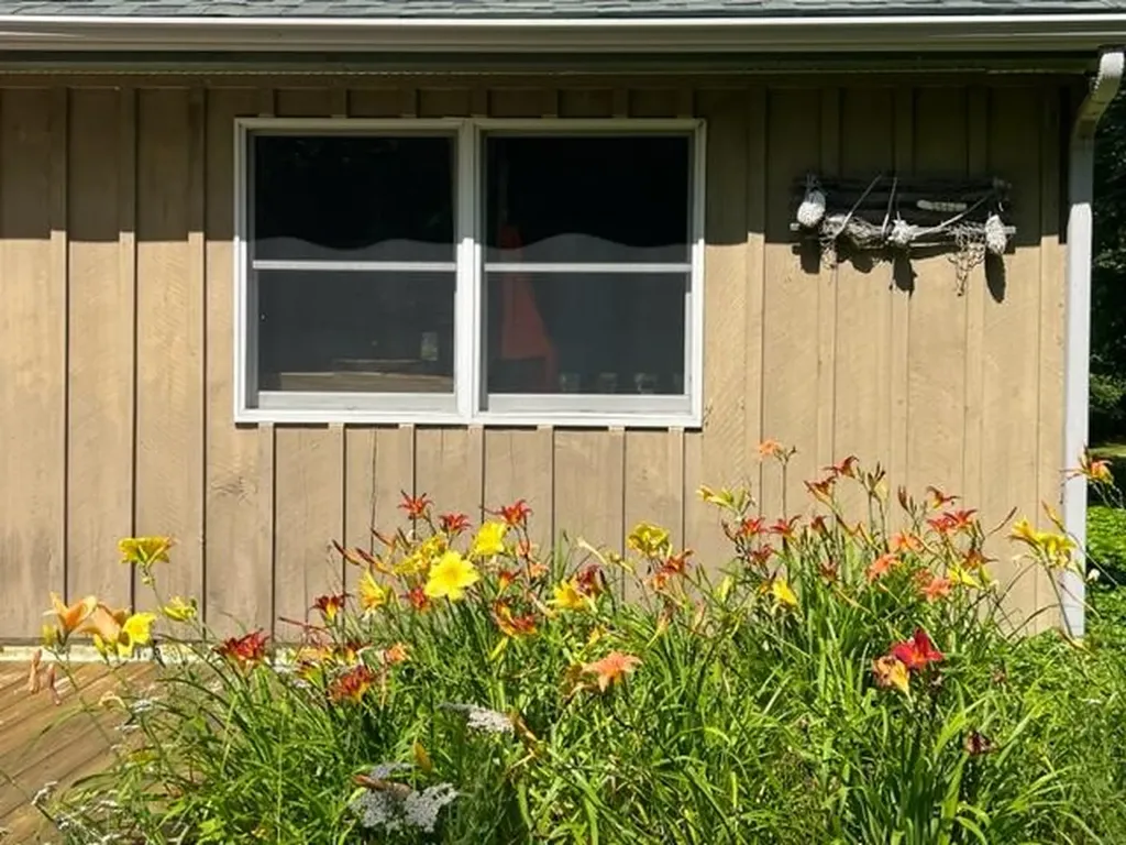 17 Carlisle Road Surry ME 04684