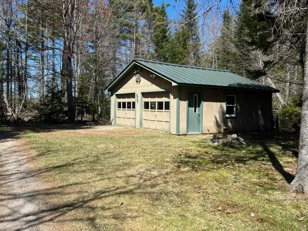 17 Carlisle Road Surry ME 04684