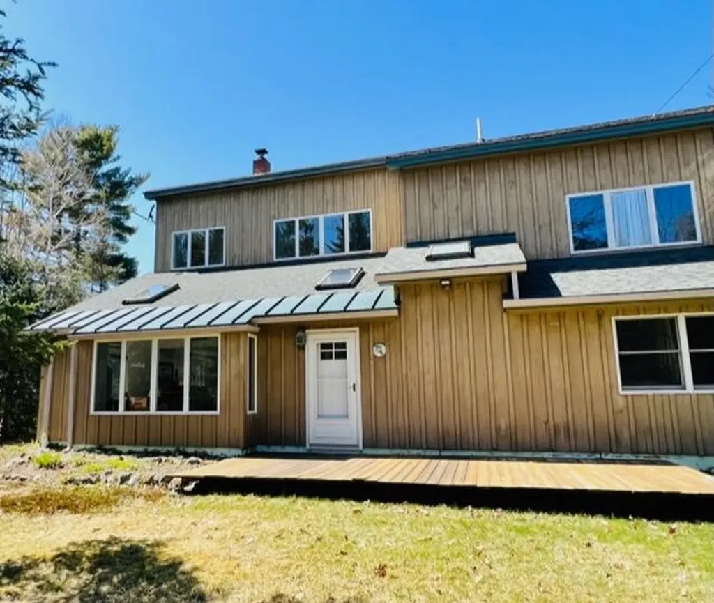 17 Carlisle Road Surry ME 04684