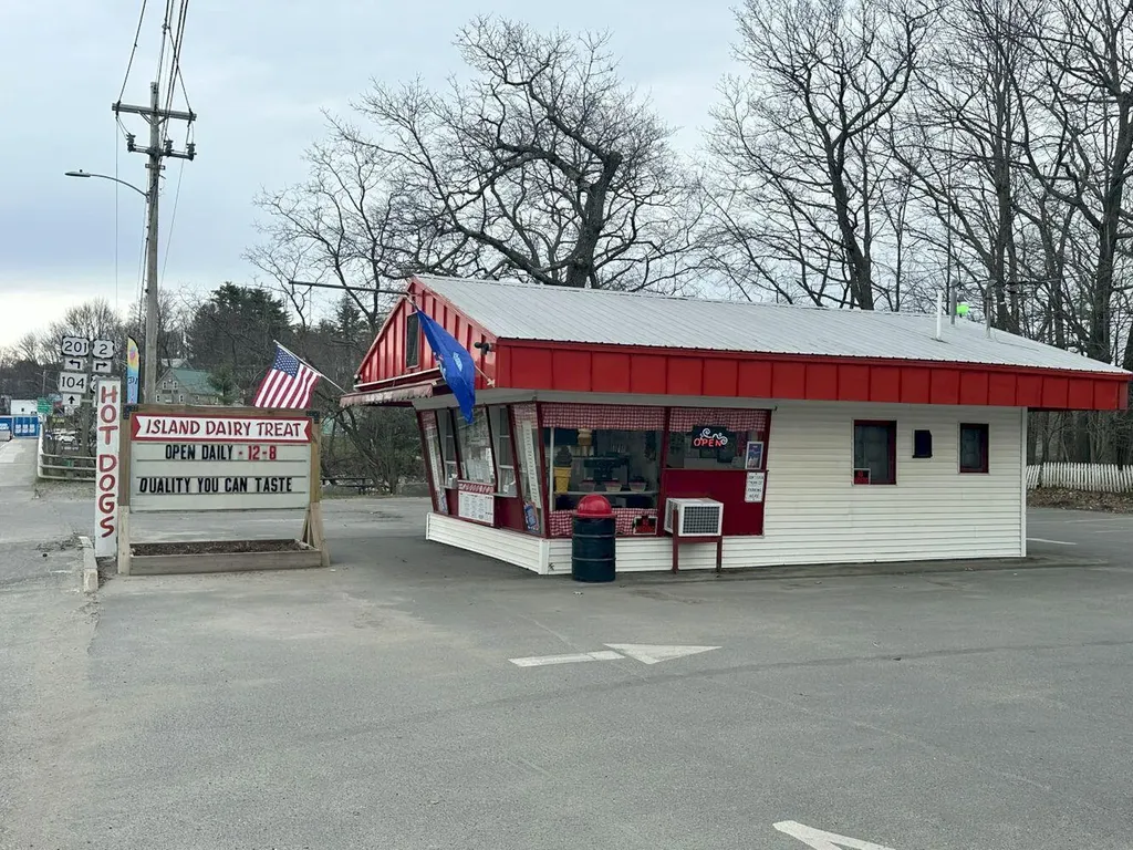 23 Island Avenue Skowhegan ME 04976